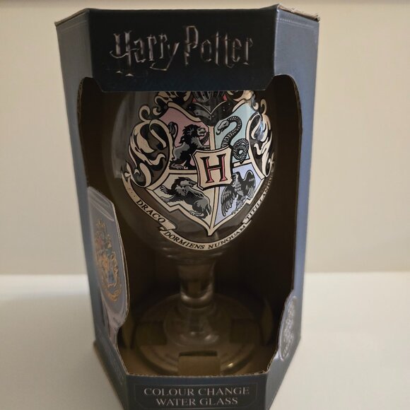 Harry Potter Hogwarts School Crest Magic Color Change Glass Brand -New - Picture 1 of 4